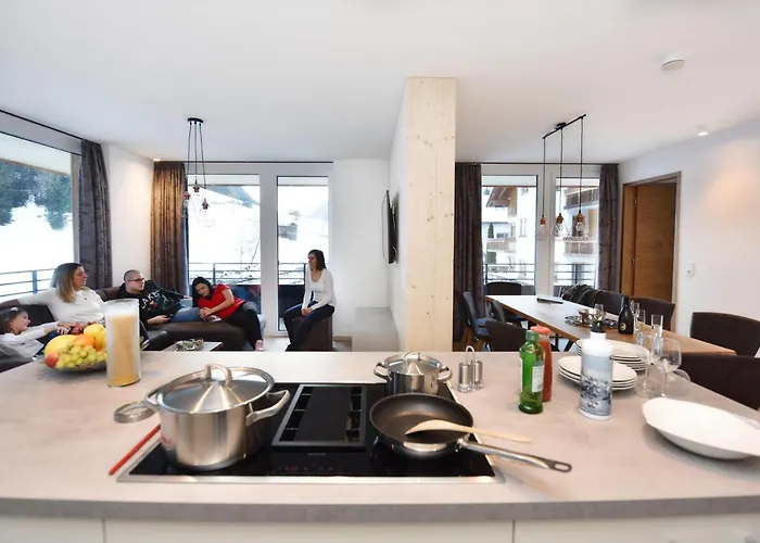 Chillas Apart Mattle At Apartment *